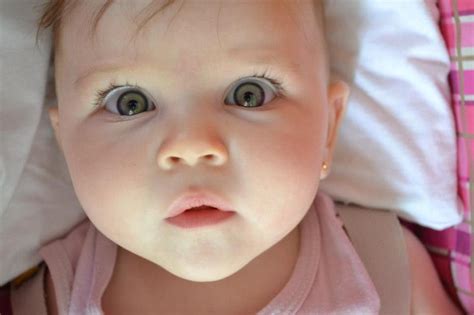 bebeklerin gözleri ne zaman belli olur